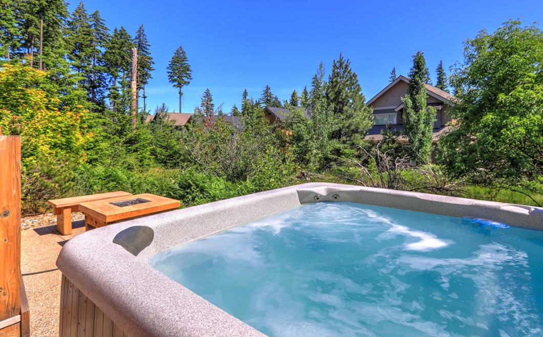 4 REASONS WHY YOUR HOT TUB WATER IS CLOUDY